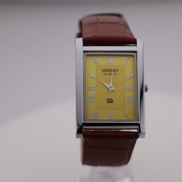 Seiko Slim Vintage Quartz Men's Wrist Watch Yellow Dial with new Camel Strap - Picture 2 of 6